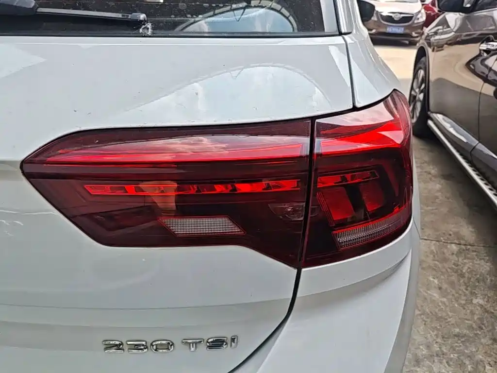 Volkswagen T-Roc — миниатюра 8