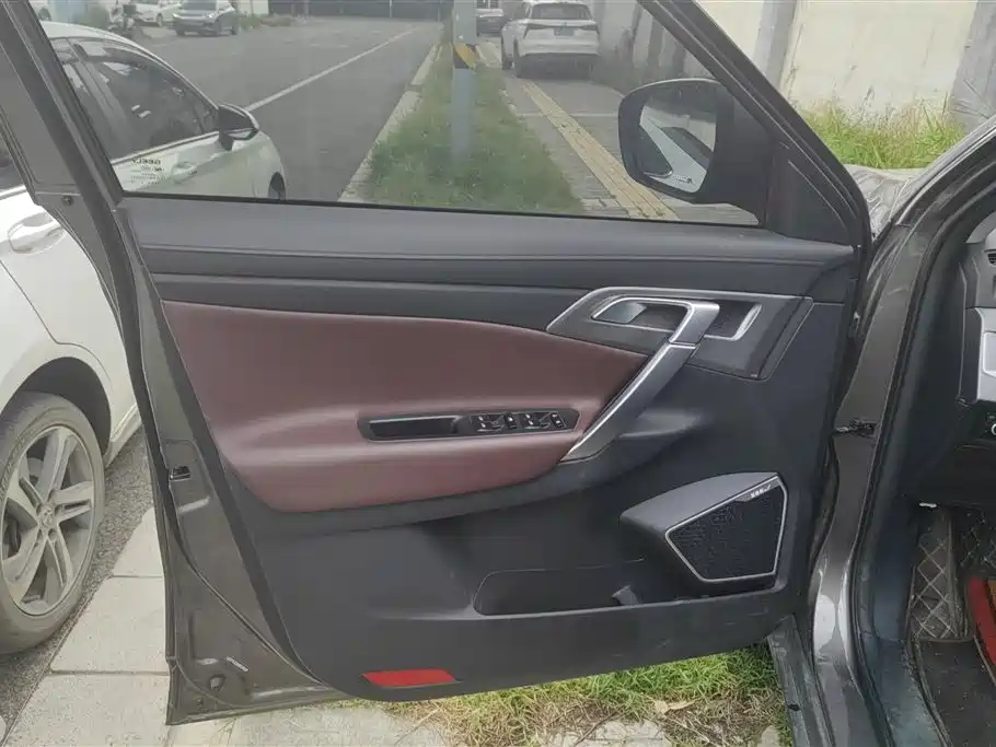 Geely Boyue 2022 1.8TD DCT