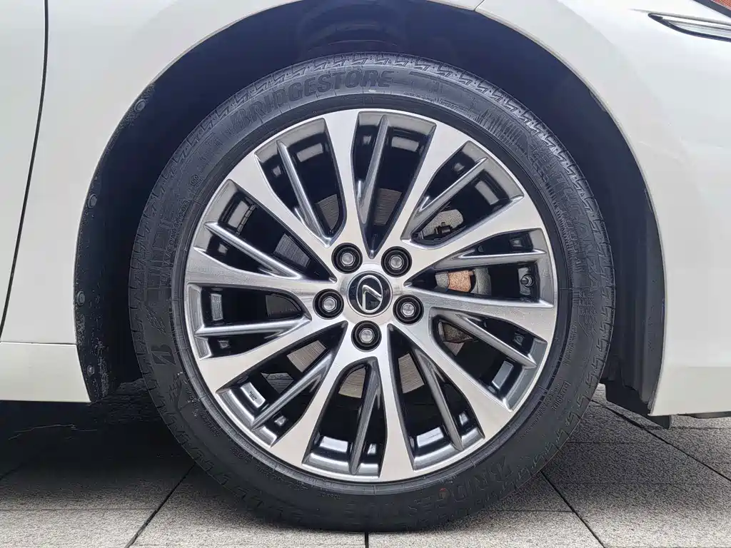 Lexus ES — миниатюра 7