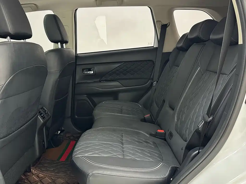 Mitsubishi Outlander — миниатюра 7