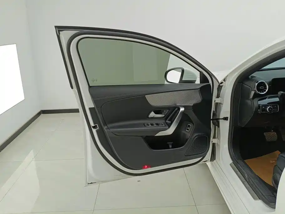 Mercedes-Benz A-Class — миниатюра 7