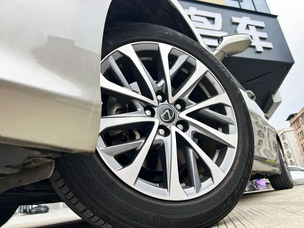 Lexus ES — миниатюра 7