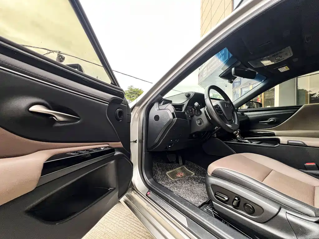 Lexus ES — миниатюра 8