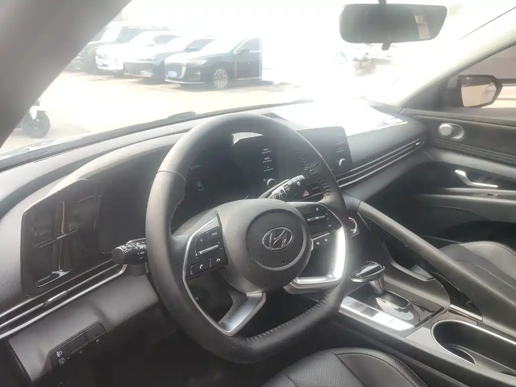 Hyundai Elantra — миниатюра 13