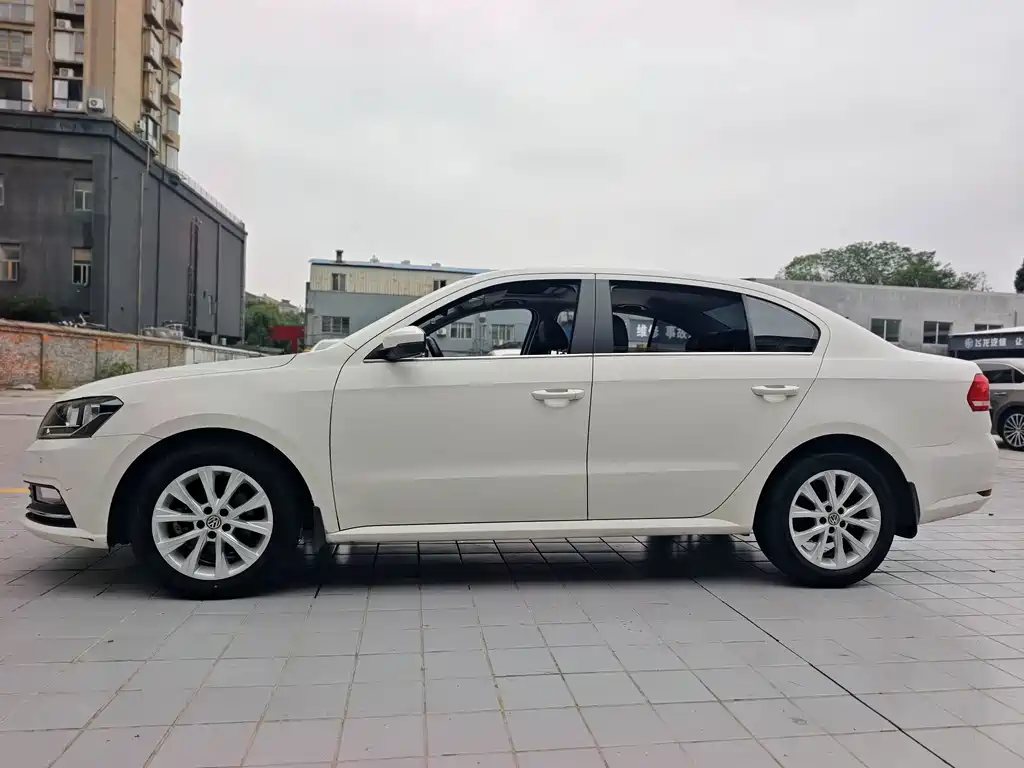 Volkswagen Lavida — миниатюра 5
