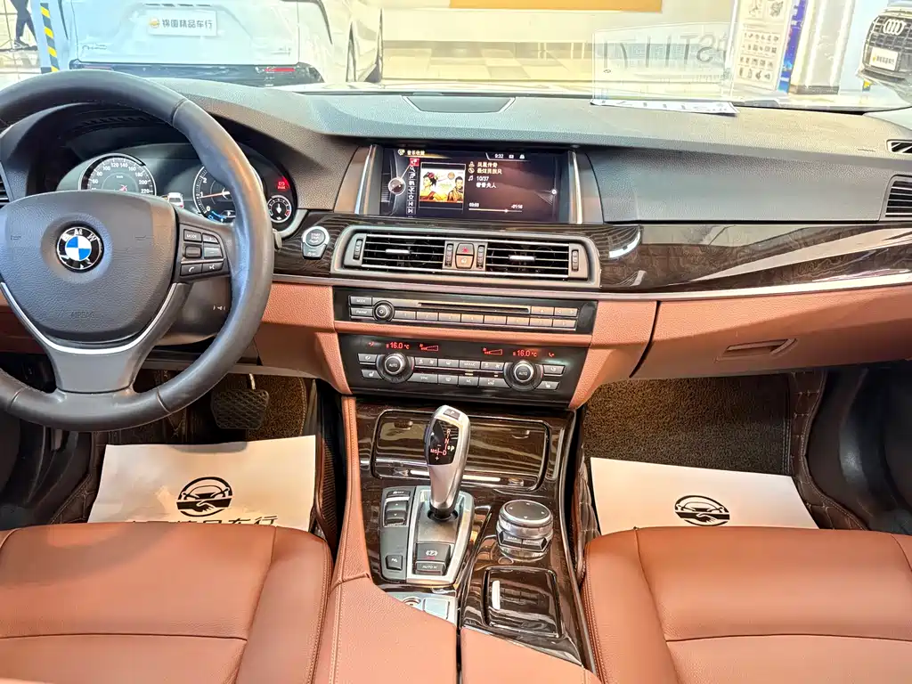 BMW 5 Series — миниатюра 16