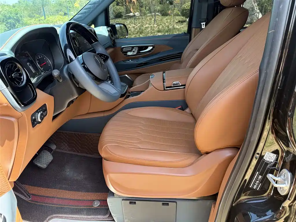 Mercedes-Benz Vito 2024 2.0T Elite 7 мест