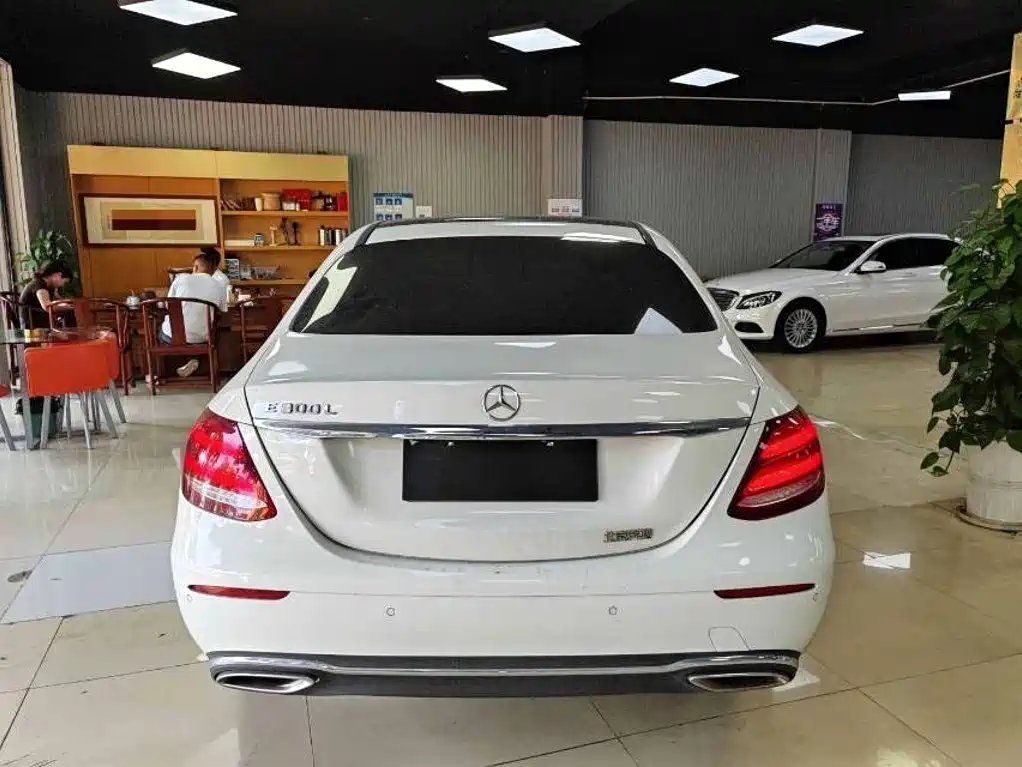 Mercedes-Benz E-Class — миниатюра 8