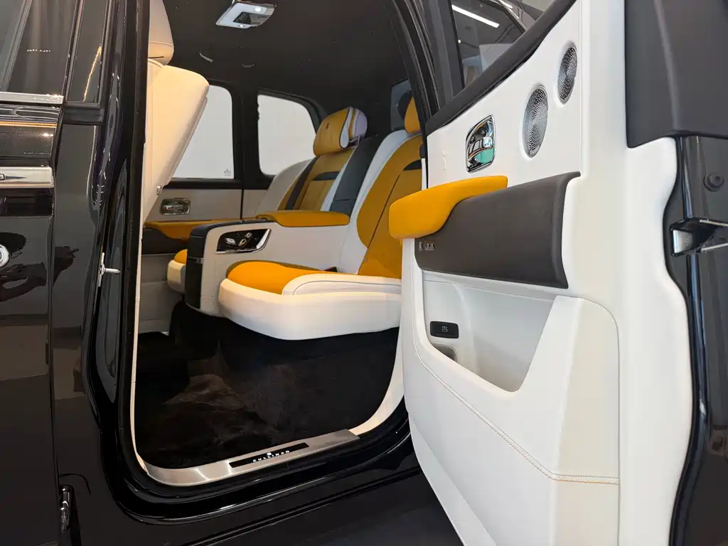 Rolls-Royce Cullinan — миниатюра 8