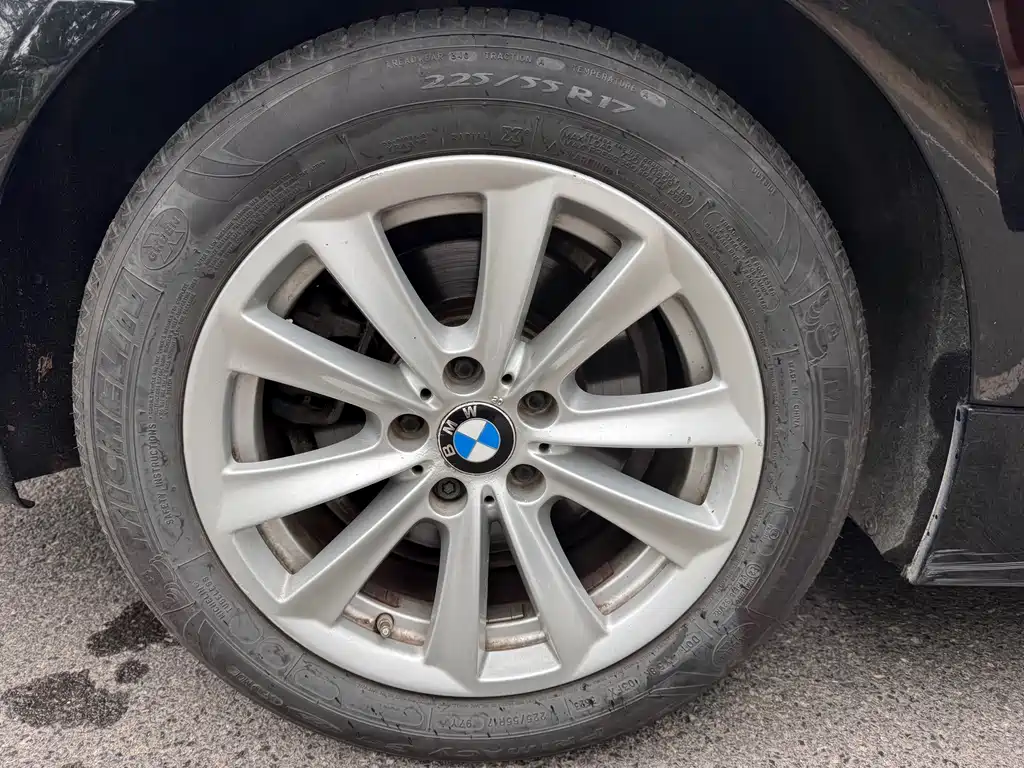BMW 5 Series — миниатюра 13