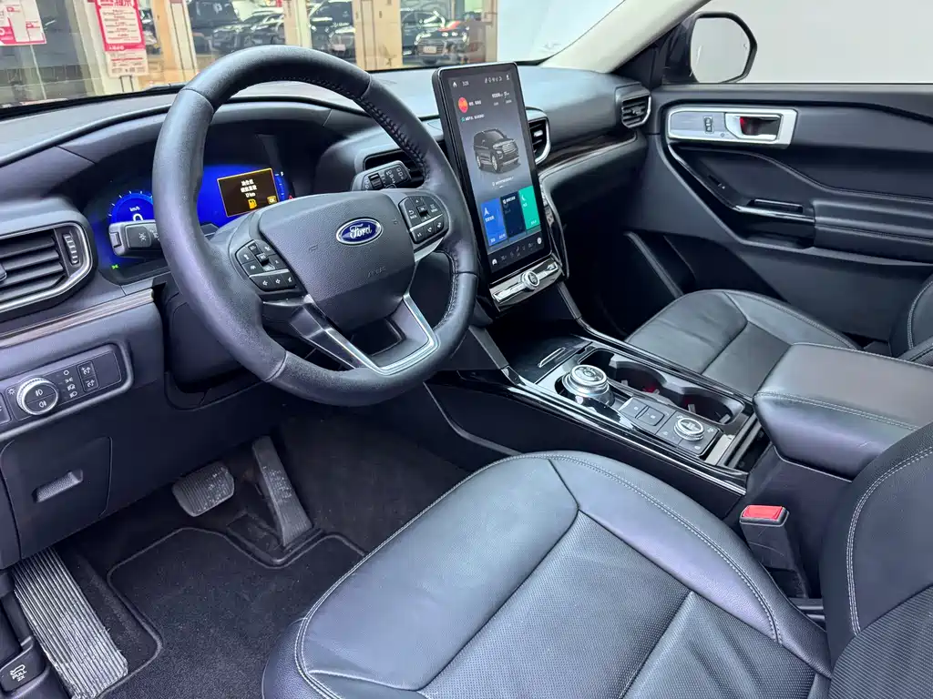 Ford Explorer — миниатюра 6