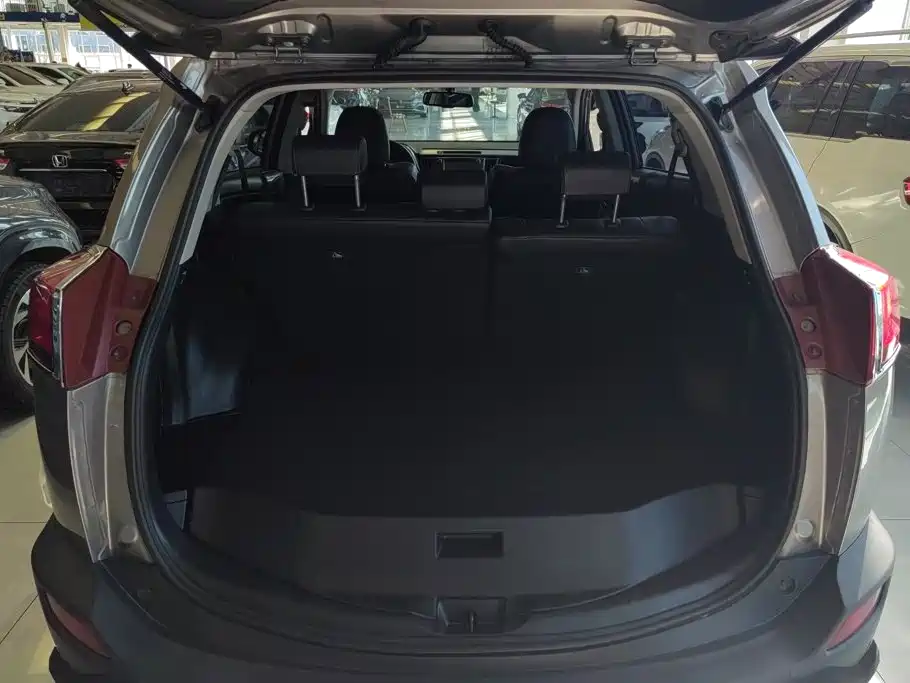 Toyota RAV4 — миниатюра 4