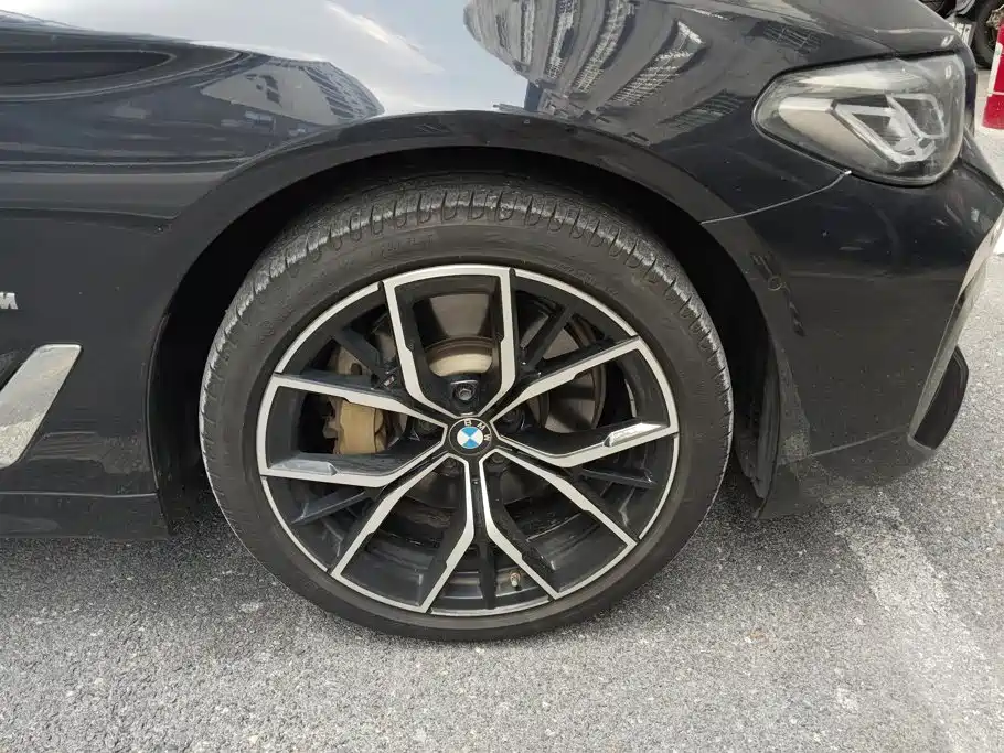 BMW 5 Series — миниатюра 6