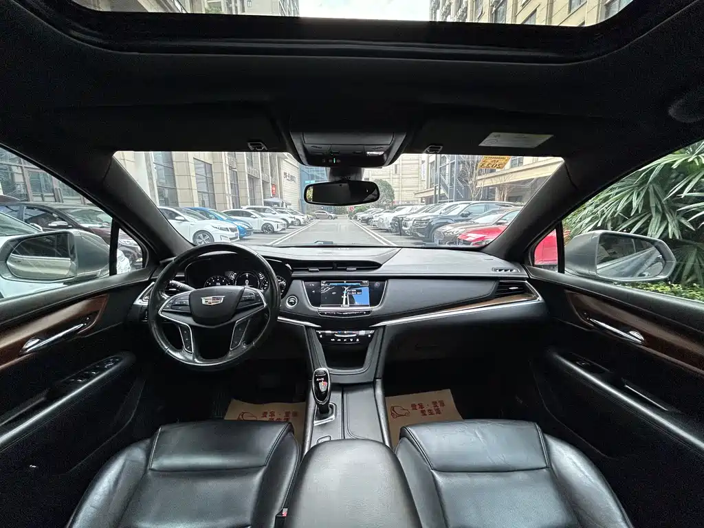 CADILLAC XT5