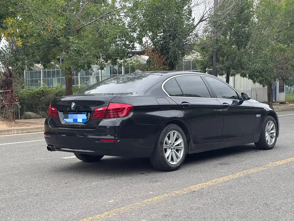 BMW 5 Series — миниатюра 15