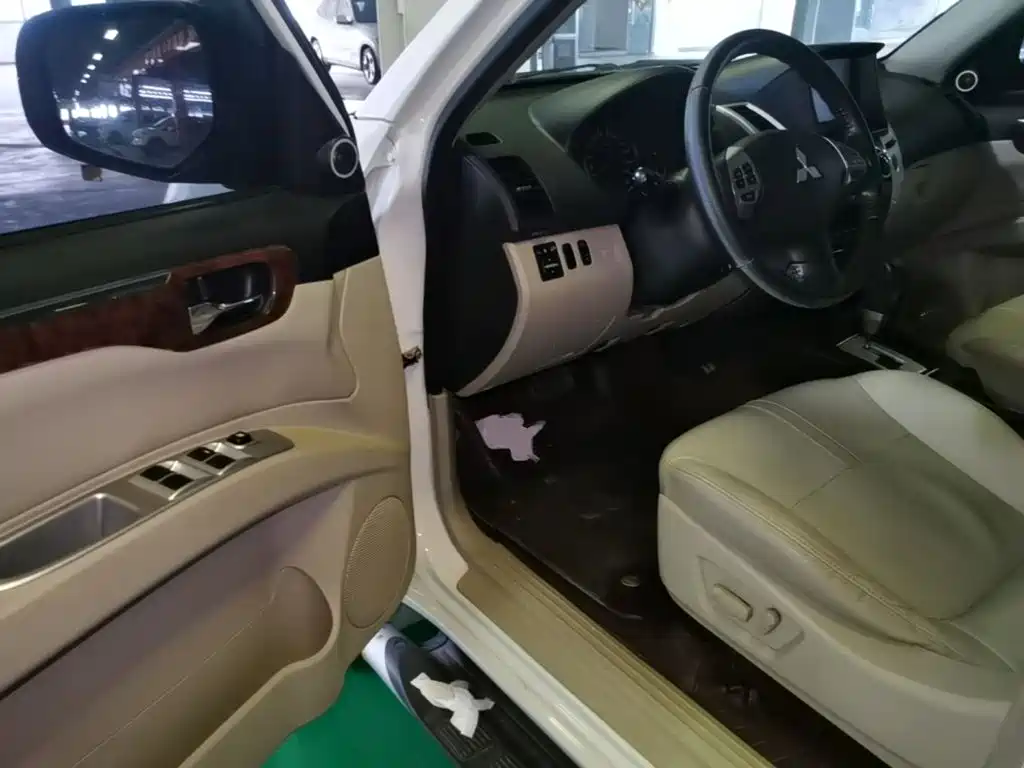 Mitsubishi Pajero Sport — миниатюра 16