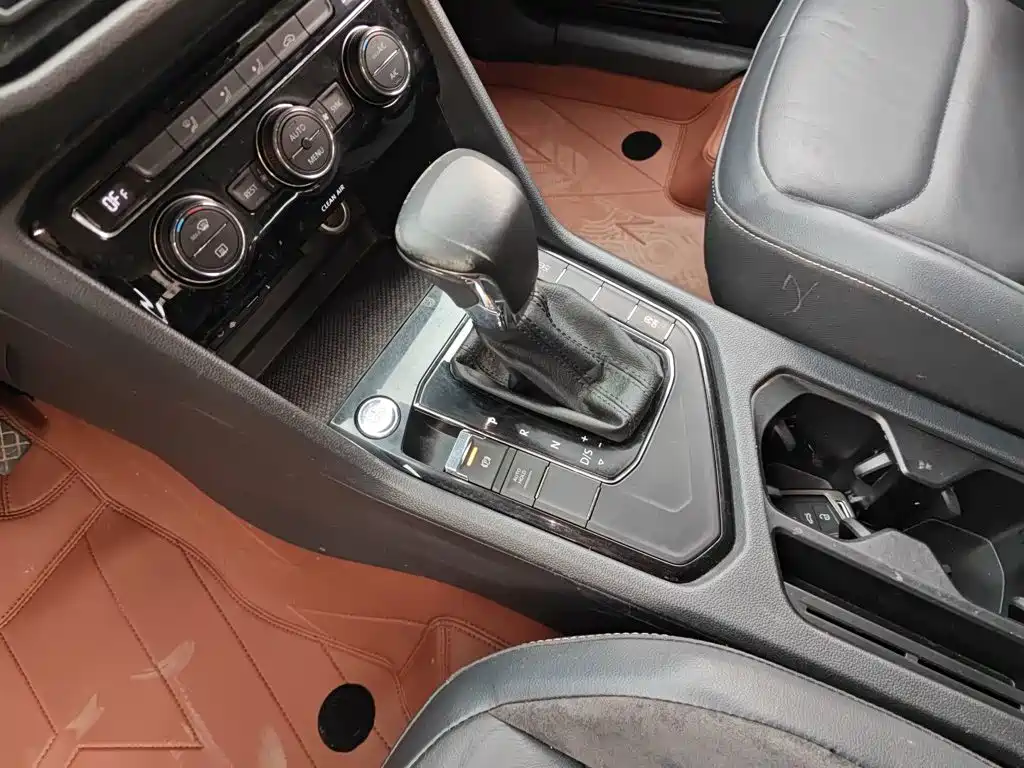 Volkswagen Tiguan L L 2017 330TSI AT Comfort