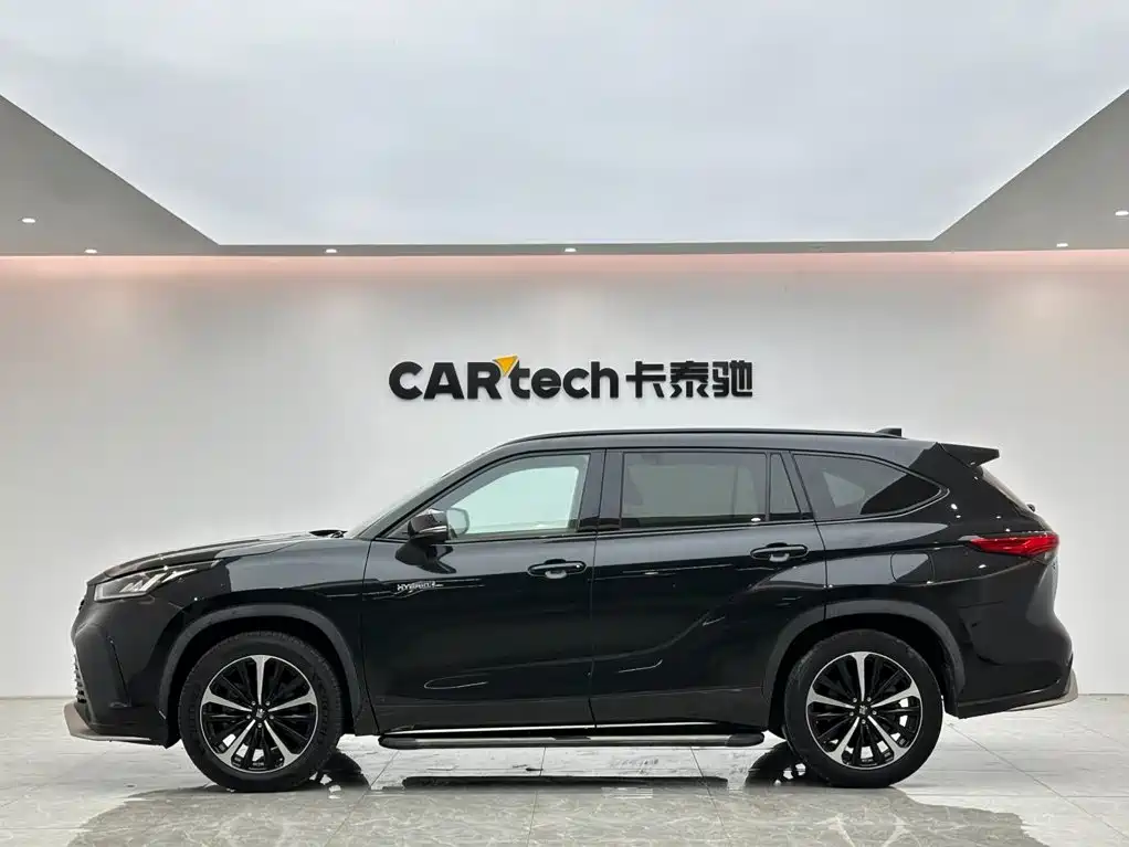 Toyota Crown Kluger — миниатюра 2
