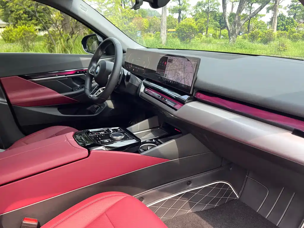 BMW 5 Series — миниатюра 16