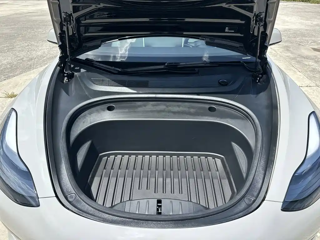 Tesla Model 3 — миниатюра 20