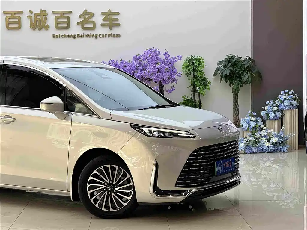 Buick GL8 Hybrid — миниатюра 4