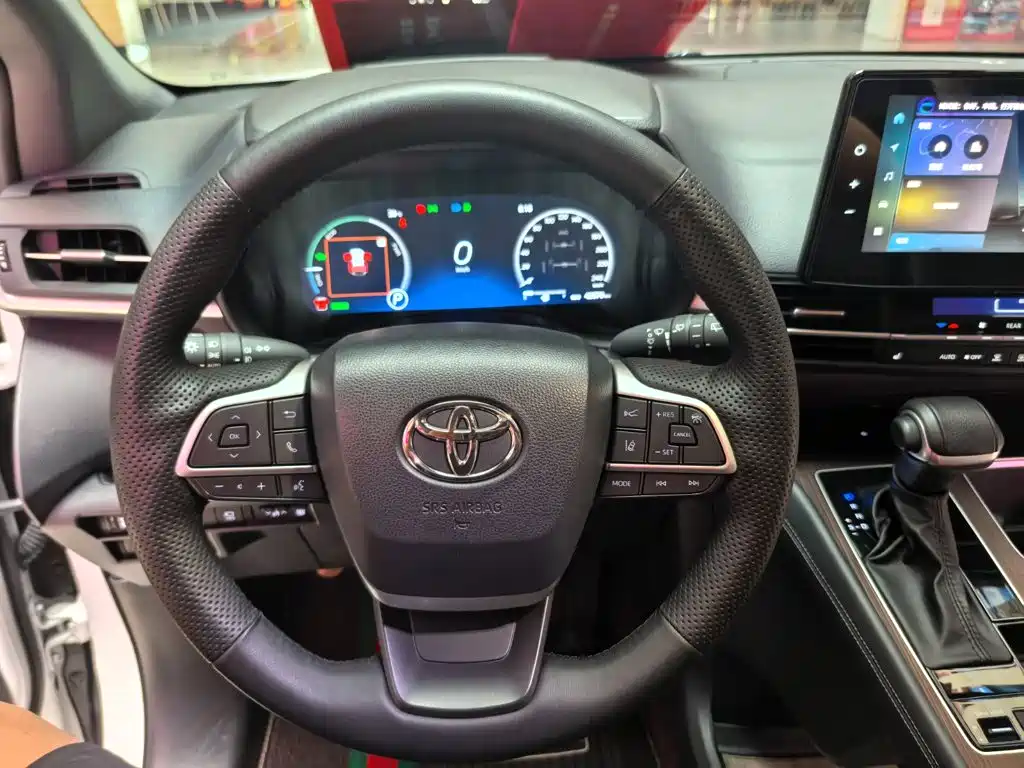 Toyota Granvia — миниатюра 14