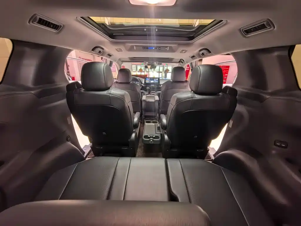Toyota Granvia — миниатюра 22