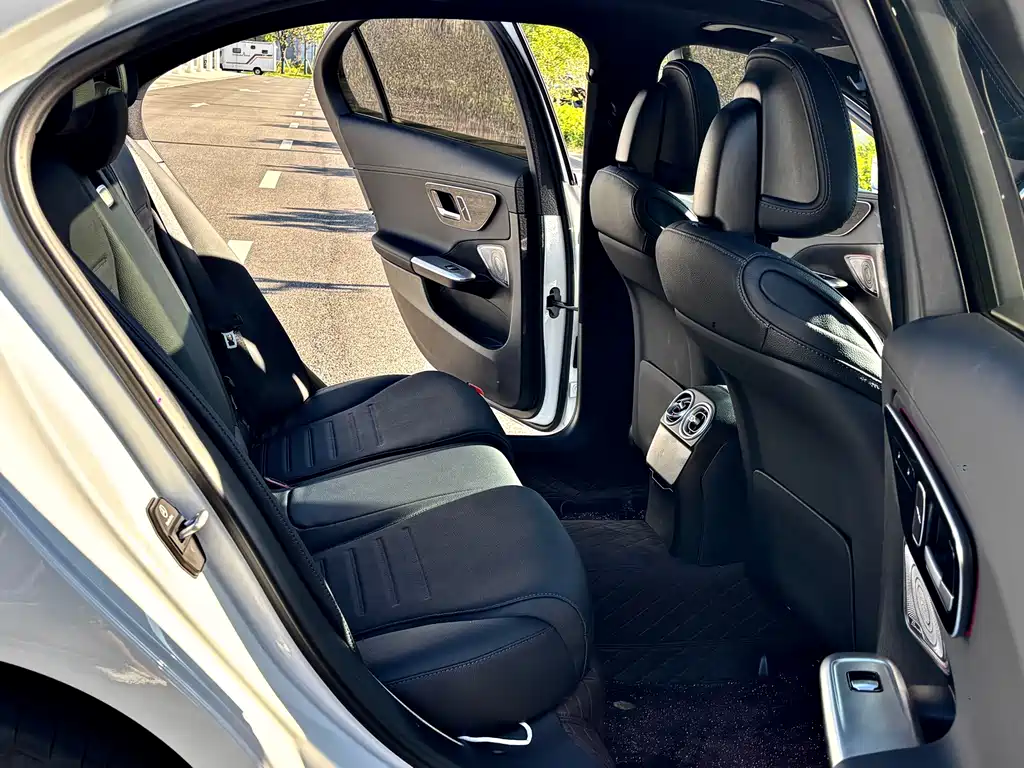 Mercedes-Benz C-Class — миниатюра 13