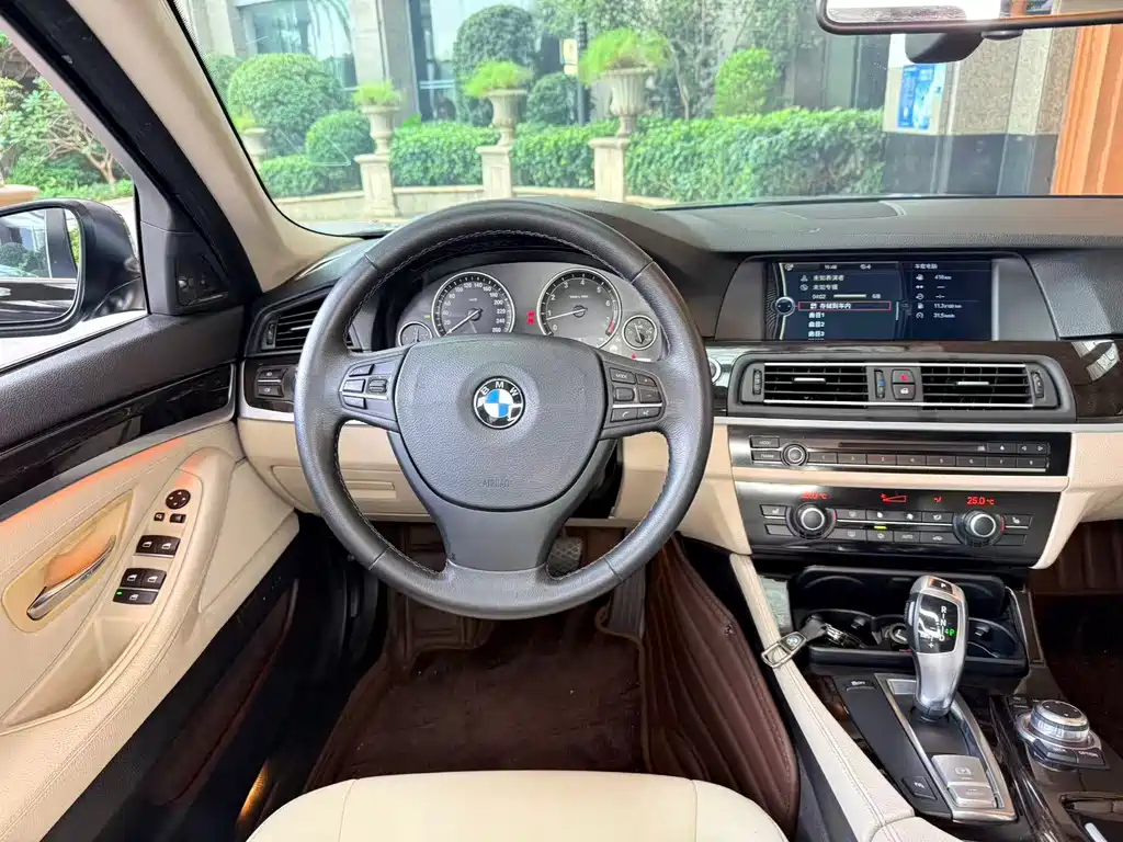 BMW 5 Series — миниатюра 13
