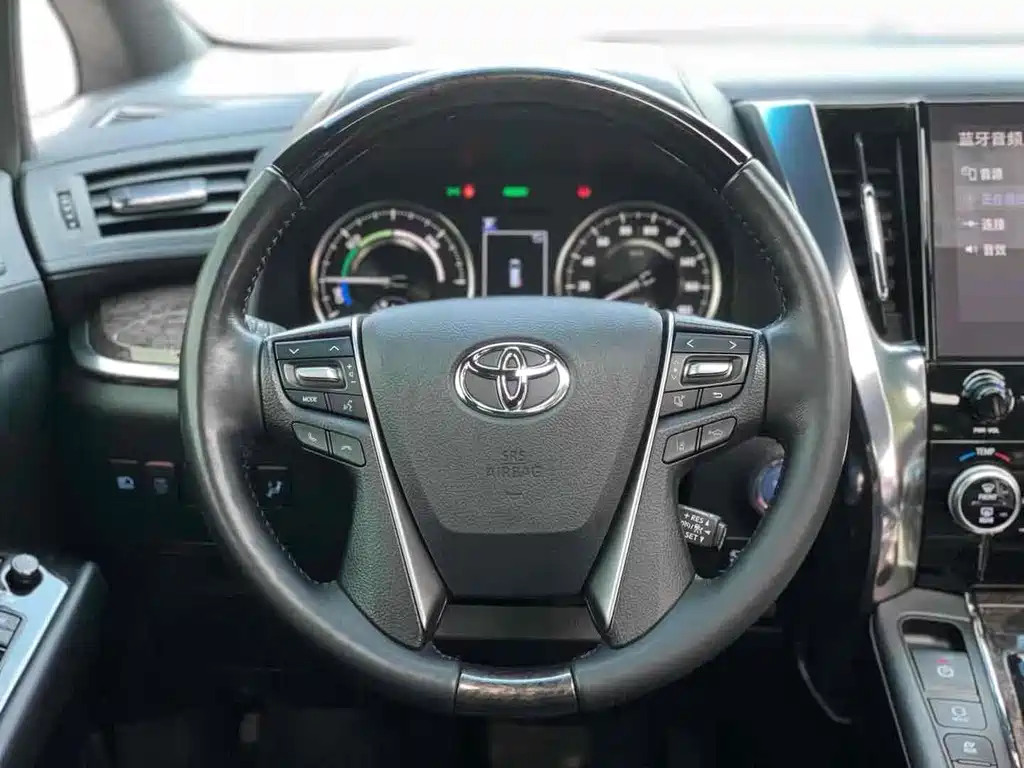 Toyota Vellfire — миниатюра 3