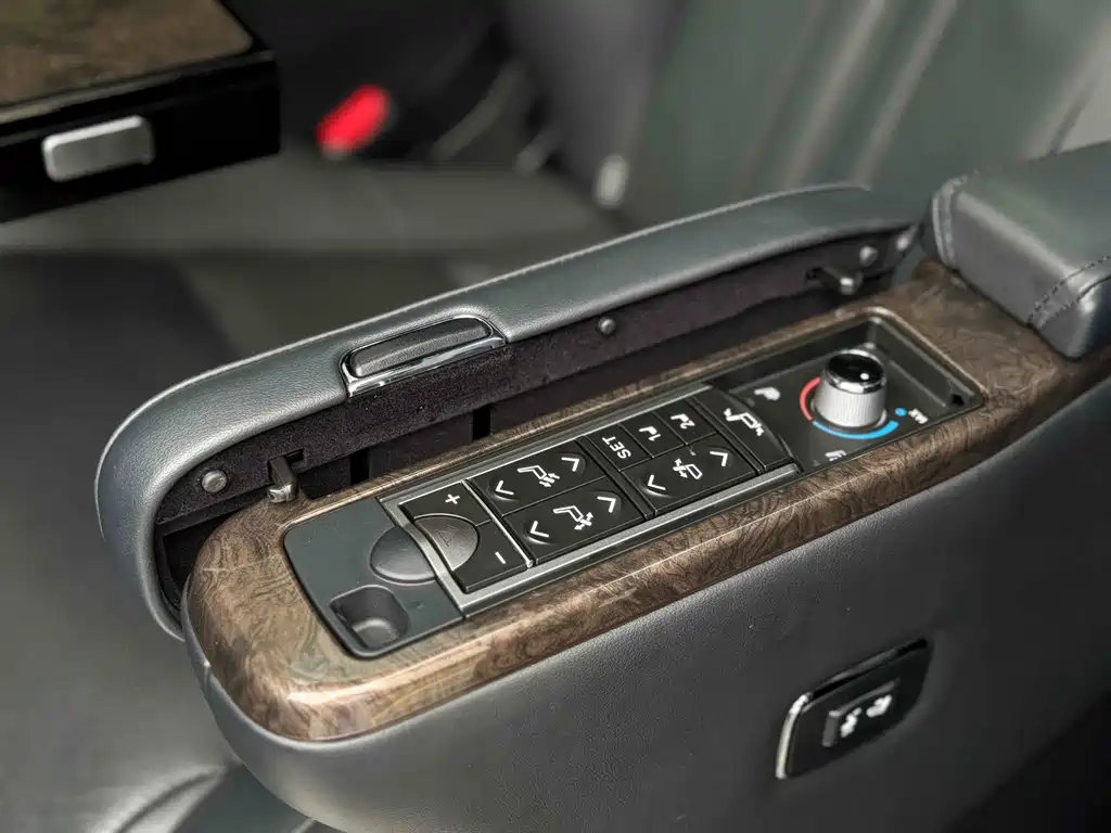 Toyota Vellfire — миниатюра 6