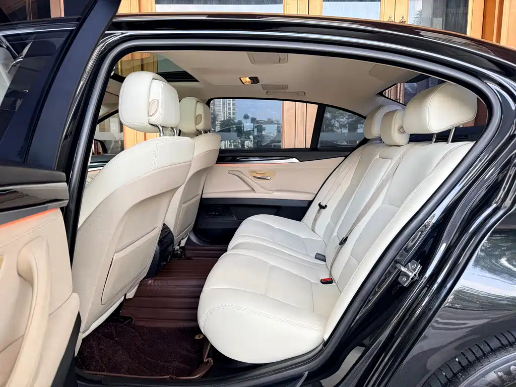 BMW 5 Series — миниатюра 10