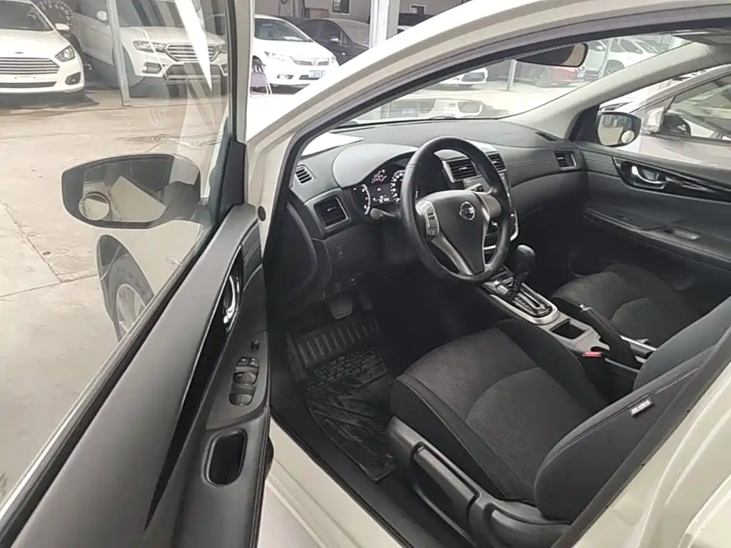 Nissan Tiida — миниатюра 12