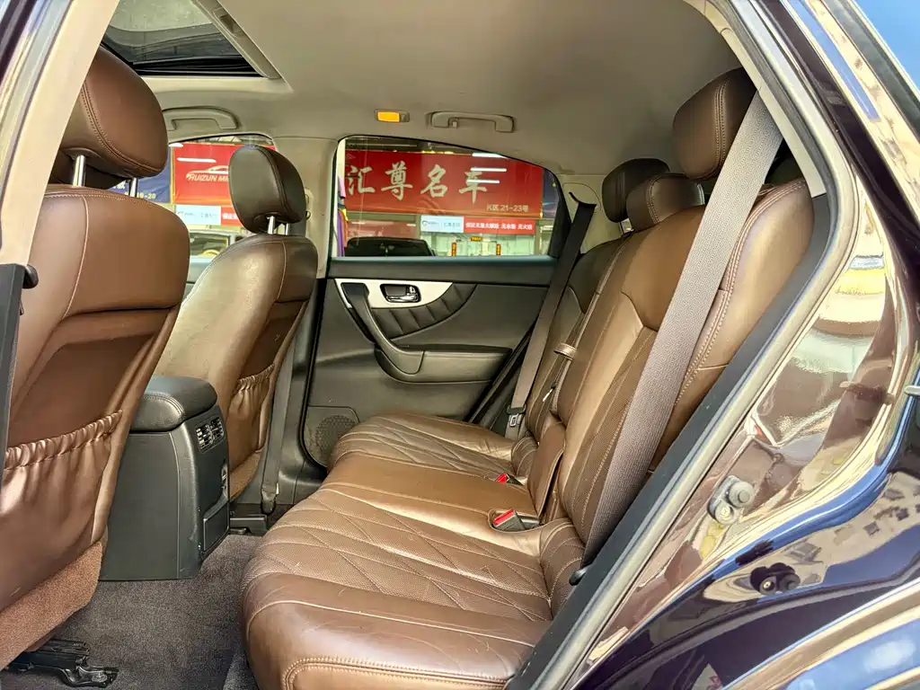 Infiniti QX70 — миниатюра 10
