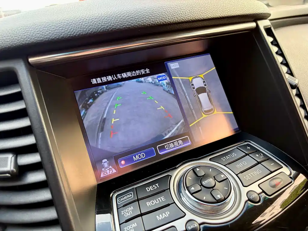 Infiniti QX70 — миниатюра 7