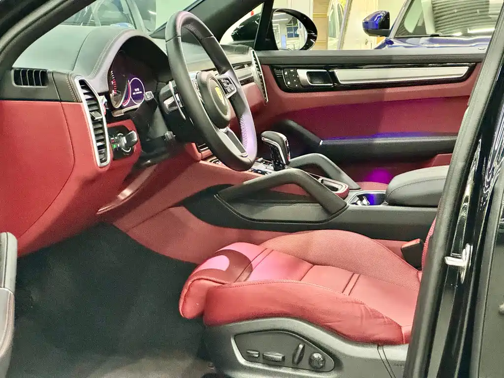 Porsche Cayenne — миниатюра 5