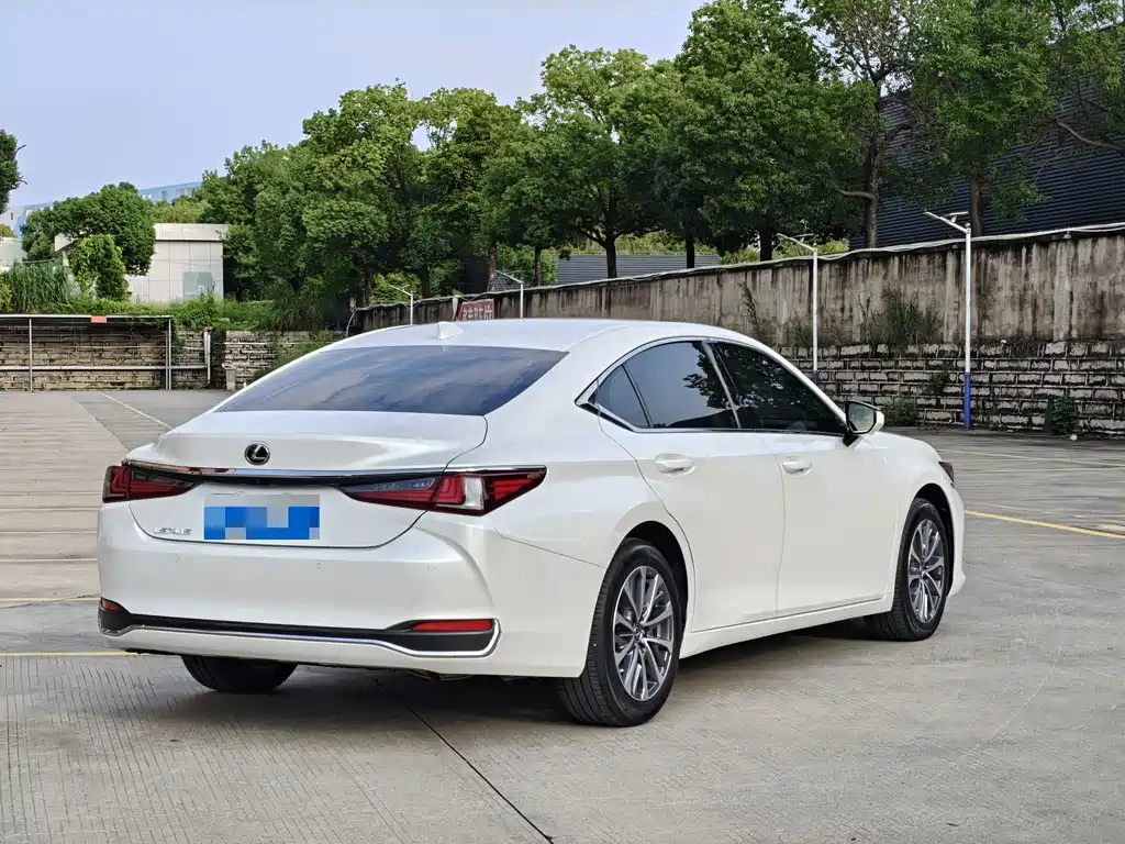Lexus ES — миниатюра 4