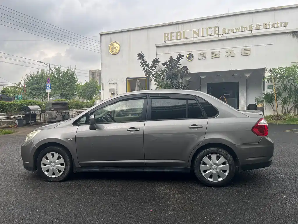 Venucia D50 2013 1.6L MT Fashion