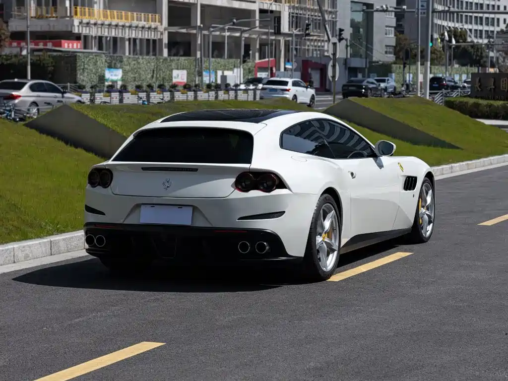 Ferrari GTC4Lusso — миниатюра 4