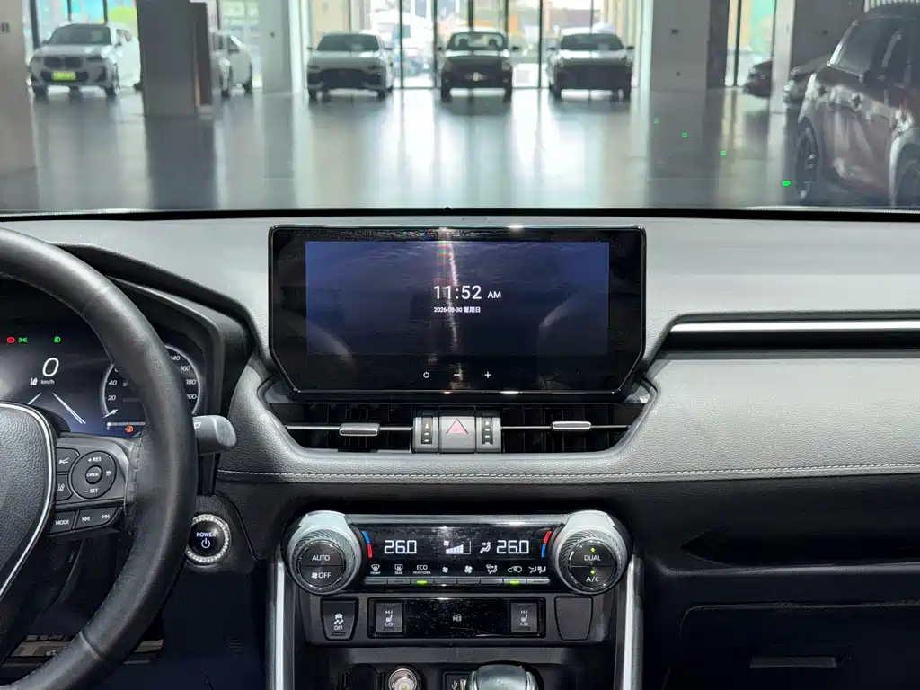 Toyota RAV4 — миниатюра 9