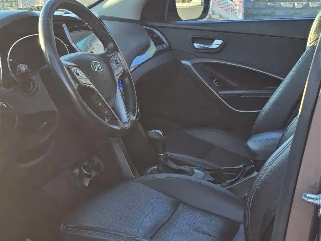 Hyundai Santa Fe 2013 2.4L AT