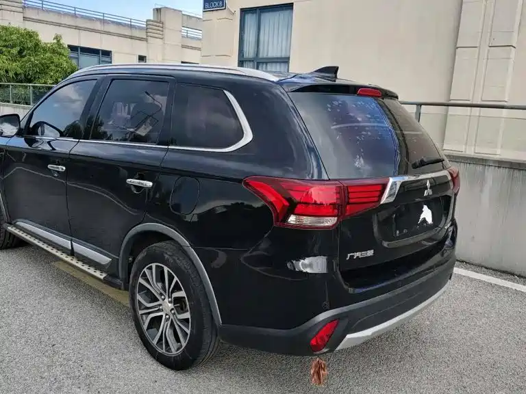 Mitsubishi Outlander — миниатюра 5