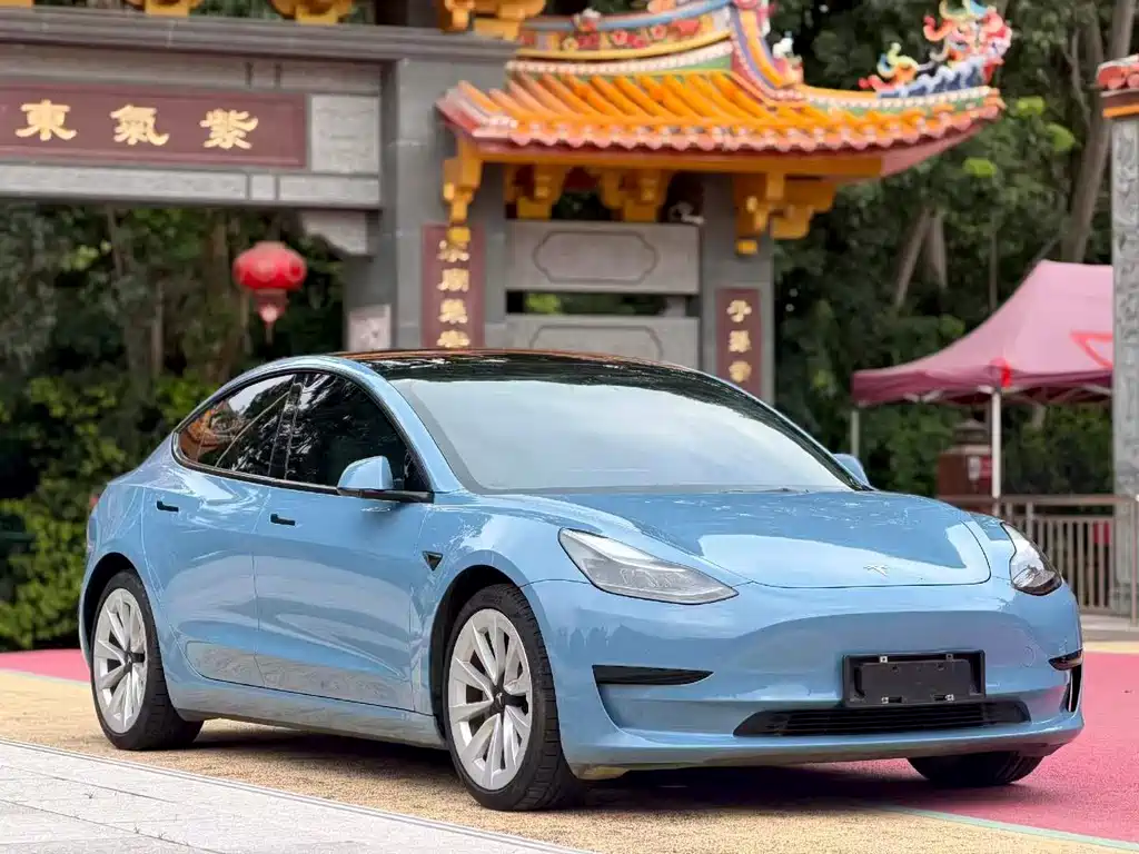 Tesla Model 3 — миниатюра 3