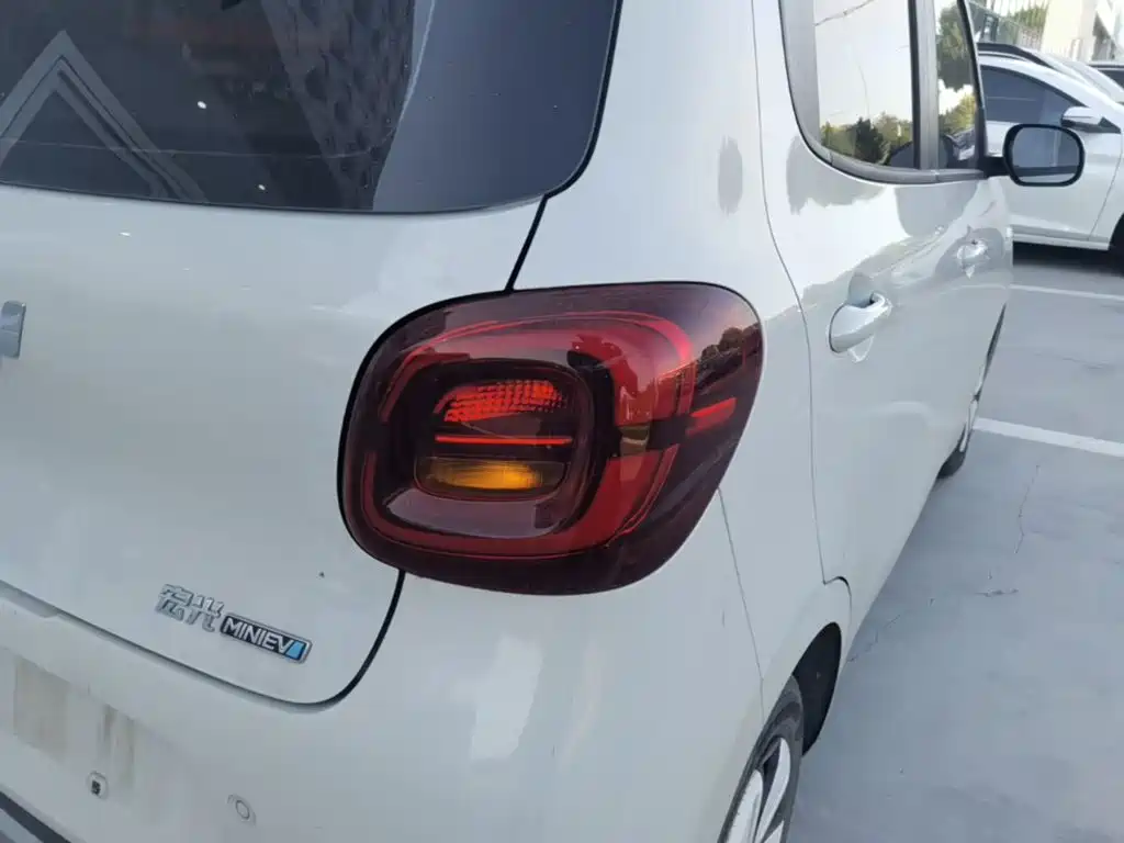 Wuling MINIEV — миниатюра 8