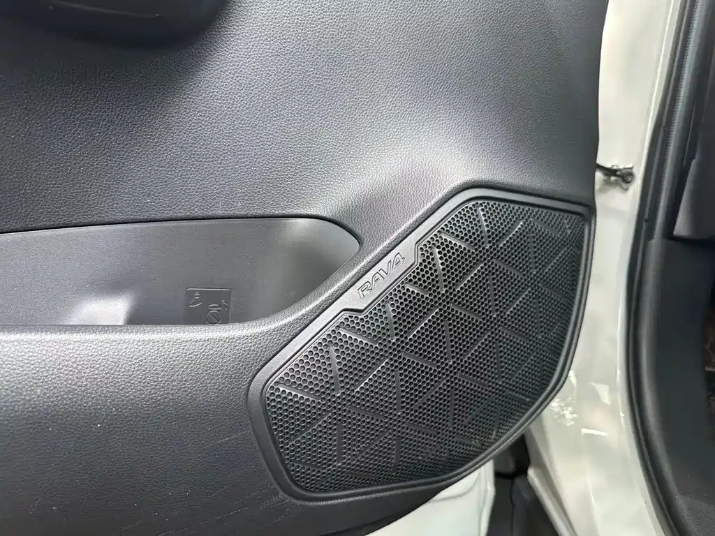 Toyota RAV4 — миниатюра 12