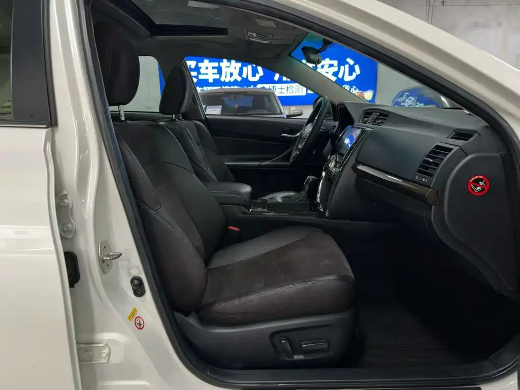 Toyota Reiz — миниатюра 7