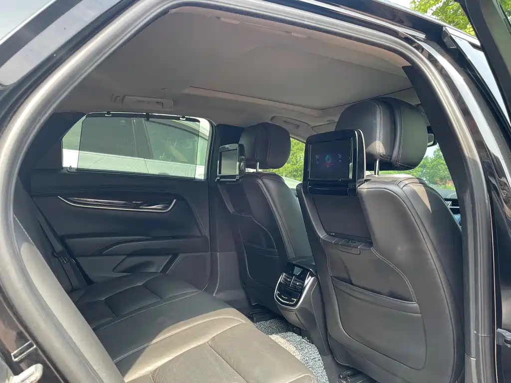Cadillac XTS 2013 28T Lead