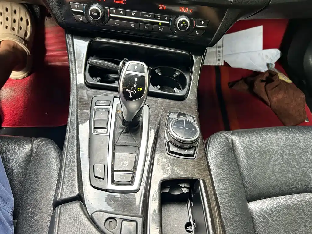 BMW 5 Series — миниатюра 11