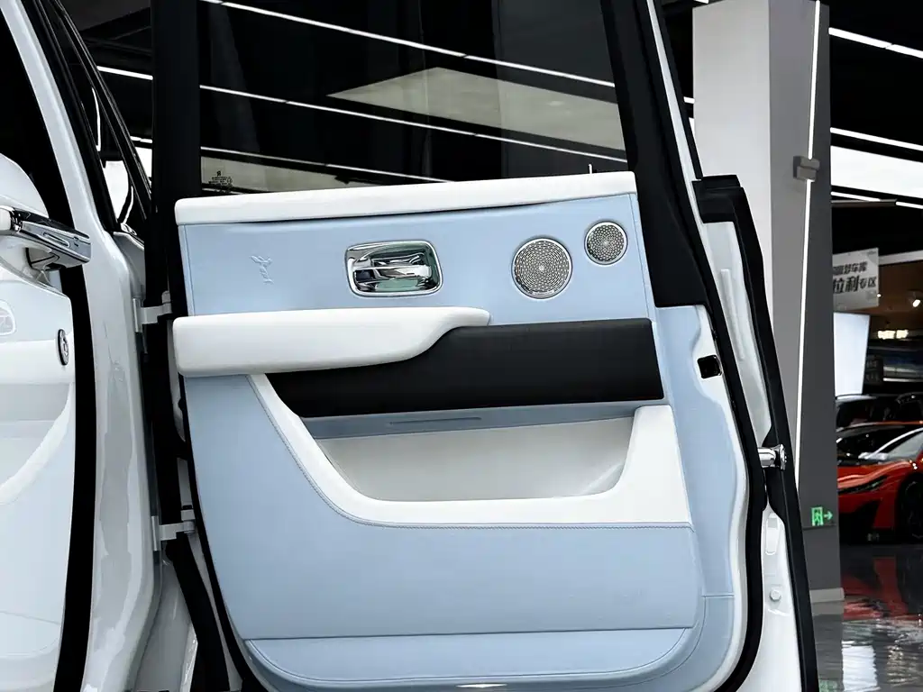 Rolls-Royce Cullinan — миниатюра 25