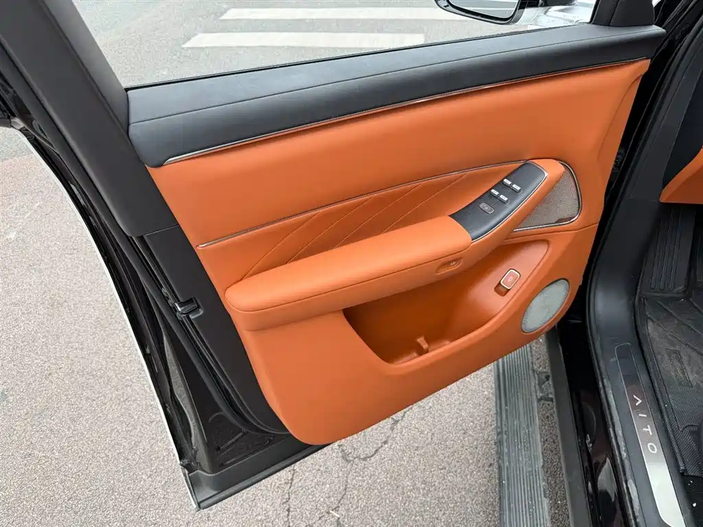 Aito M8 2025 Max+ 53.4kWh 6 мест (192 )
